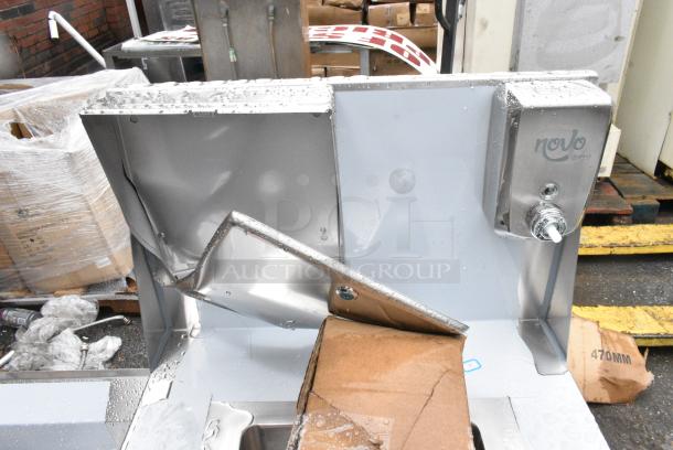 BRAND NEW SCRATCH AND DENT! Regency 600PHS24HC Space Saver Single Bowl Hot and Cold Portable Hand Sink Cart with 8" Swivel Gooseneck Faucet - Image 4 of 7