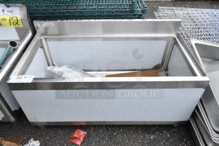 BRAND NEW SCRATCH AND DENT! Steelton 522UIB1836 18" x 36" Underbar Ice Bin with Bottle Holders - 119 lb.