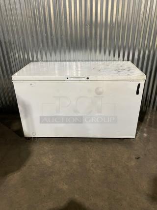 Commercial White Horizontal Chest Freezer! With Lift-Open Reach In Door! On Casters!