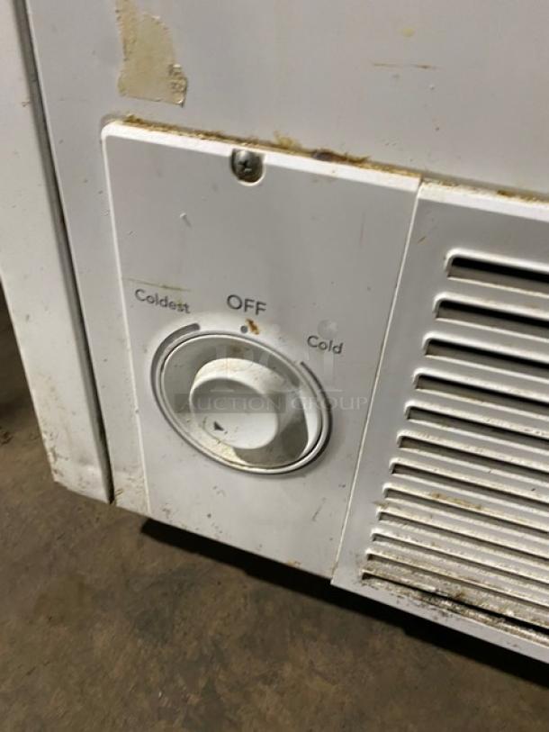 Commercial White Horizontal Chest Freezer! With Lift-Open Reach In Door! On Casters! - Image 6 of 8