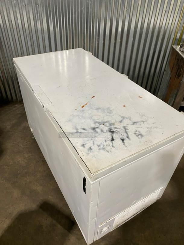 Commercial White Horizontal Chest Freezer! With Lift-Open Reach In Door! On Casters! - Image 8 of 8