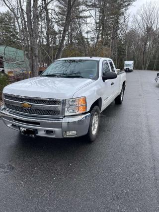 2013 Chevy Silverado 1500 4x4! Locking toolbox & bedliner included.