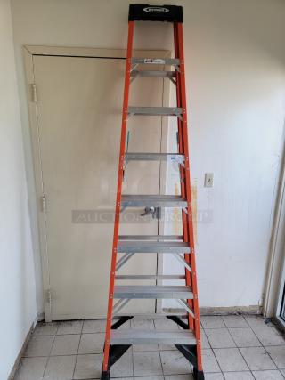 Werner 8' 300lb non-conductive fiberglass ladder