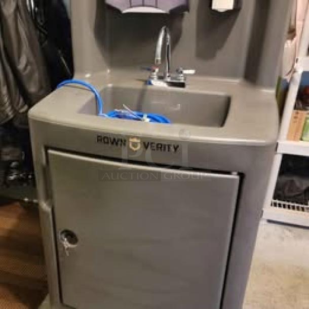 Crown-Verity Portable Hot/Cold Wash Station! - Image 2 of 9