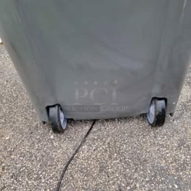 Crown-Verity Portable Hot/Cold Wash Station! - Image 9 of 9