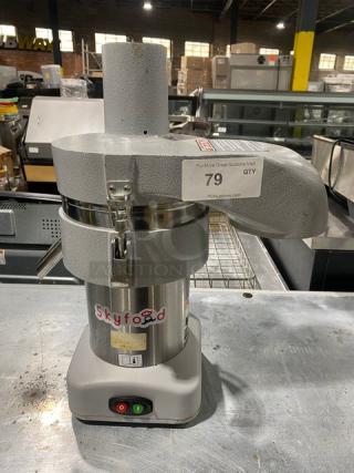 Skyfood! 2021! Late Model! Commercial Stainless Steel Electric Powered Countertop 48 Oz. Centrifugal Juice Extractor! Model: CSE1 SN: 590169000204! 110V 1 Phase!
