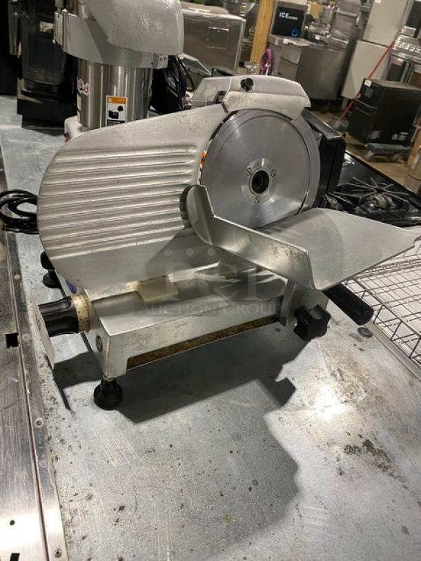 Globe Chefmate Series Commercial Electric Powered Countertop 9" Manual Gravity Feed Deli Meat Slicer! Model: GC9 SN: 911947! 115V 1 Phase! On Legs! - Image 2 of 6