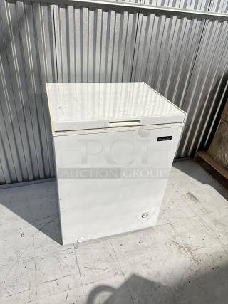 USED! Tested and Working! Magic Chef - 5.0 cubic feet White Chest Freezer.  115V AC, 60 HZ, 120 W.