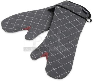 BRAND NEW! San Jamar BestGuard Series Commercial 17" Fire Retardant Oven Mitts! Model: 800FG17-BK! 7X Your Bid!