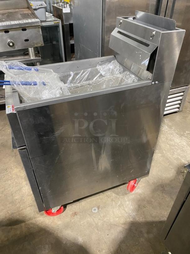 NEW! SCRATCH-N-DENT! Migali! 2022! Late Model! Commercial Stainless Steel Natural Gas Powered 50 Lb. Deep Fat Fryer! With Back Splash & Basket Hanger! With New Frying Baskets! Model: C-F50-NG SN: C-F50-NGUSB100322081000920023! - Image 3 of 13