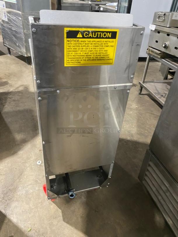 NEW! SCRATCH-N-DENT! Migali! 2022! Late Model! Commercial Stainless Steel Natural Gas Powered 50 Lb. Deep Fat Fryer! With Back Splash & Basket Hanger! With New Frying Baskets! Model: C-F50-NG SN: C-F50-NGUSB100322081000920023! - Image 4 of 13