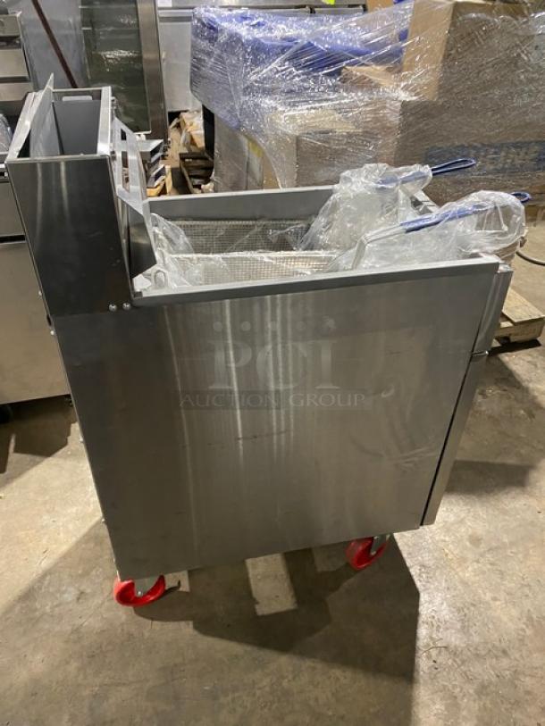 NEW! SCRATCH-N-DENT! Migali! 2022! Late Model! Commercial Stainless Steel Natural Gas Powered 50 Lb. Deep Fat Fryer! With Back Splash & Basket Hanger! With New Frying Baskets! Model: C-F50-NG SN: C-F50-NGUSB100322081000920023! - Image 5 of 13