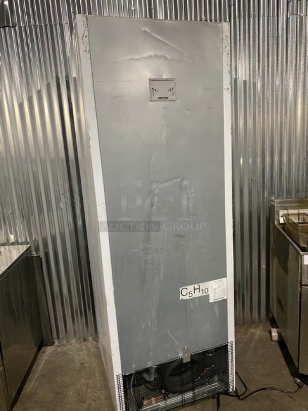 OUT OF THE BOX! Scratch-N-Dent! Migali! 2020! Late Model! Commerical Single Glass Swing Door Reach In Merchandiser Freezer! With Poly Coated Wire Racks! Model: C-23FM-HC SN: C-23FM-HC00320081500920015! 115V 1 Phase! - Image 4 of 11