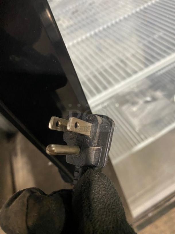 OUT OF THE BOX! Scratch-N-Dent! Migali! 2020! Late Model! Commerical Single Glass Swing Door Reach In Merchandiser Freezer! With Poly Coated Wire Racks! Model: C-23FM-HC SN: C-23FM-HC00320081500920015! 115V 1 Phase! - Image 9 of 11