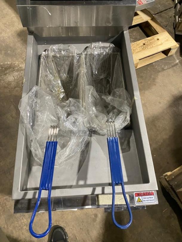 NEW! SCRATCH-N-DENT! Migali! 2017! Late Model! Commercial Stainless Steel Natural Gas Powered 50 Lb. Deep Fat Fryer! With Back Splash & Basket Hanger! With New Frying Baskets! Model: C-F50-NG SN: C-F50-NGUSB100317070700920043! - Image 6 of 11