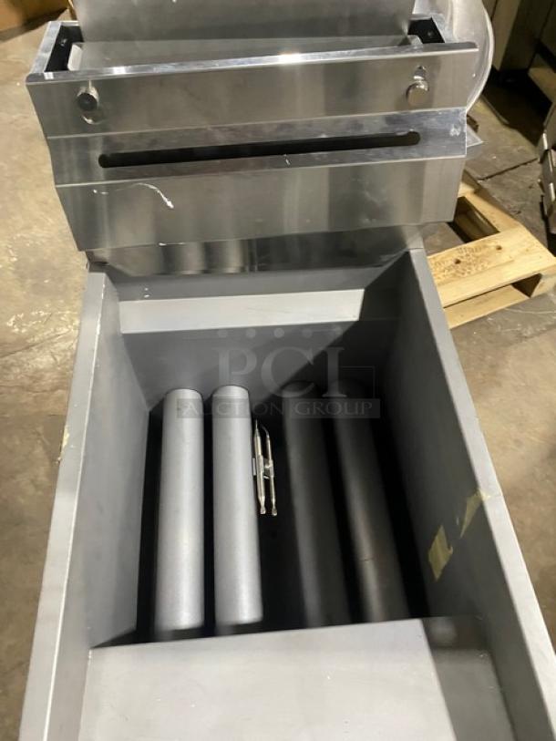 NEW! SCRATCH-N-DENT! Migali! 2017! Late Model! Commercial Stainless Steel Natural Gas Powered 50 Lb. Deep Fat Fryer! With Back Splash & Basket Hanger! With New Frying Baskets! Model: C-F50-NG SN: C-F50-NGUSB100317070700920043! - Image 8 of 11