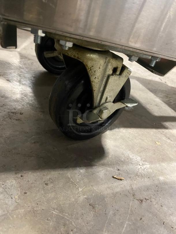 NEW! SCRATCH-N-DENT! Migali! 2017! Late Model! Commercial Stainless Steel Natural Gas Powered 50 Lb. Deep Fat Fryer! With Back Splash & Basket Hanger! With New Frying Baskets! Model: C-F50-NG SN: C-F50-NGUSB100317070700920043! - Image 11 of 11