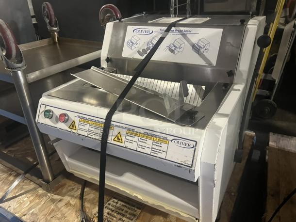Working! Oliver Front Load Bread Slicer W/Stand
Model 732-N
Removed from Working Bakery - Image 3 of 6