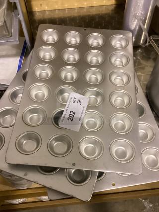 Aluminum 24-Cup Mini Cupcake Pans 
Qty 3
Your Bid Bid x 3