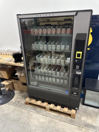 TESTED AND WORKS! Sanden Vendo - Drink Vending Machine. 8.0 A, 115 V, 60 HZ. Phase 1. Serial Number 1468258