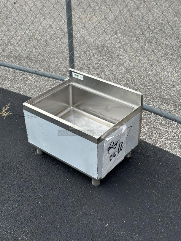 BRAND NEW! SCRATCH AND DENT! Regency - 18" x 24" Underbar Ice Bin. No legs. - Image 1 of 6