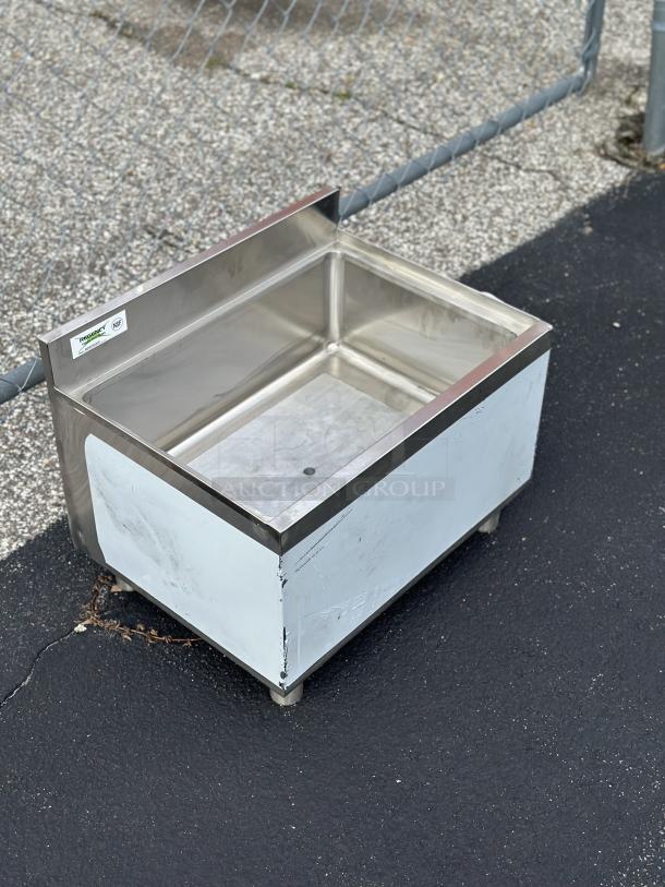 BRAND NEW! SCRATCH AND DENT! Regency - 18" x 24" Underbar Ice Bin. No legs. - Image 2 of 6
