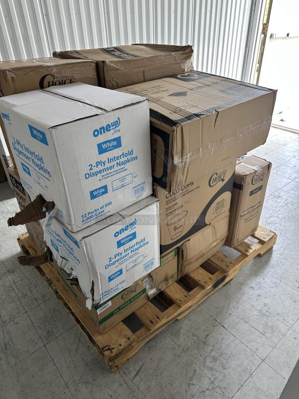 BRAND NEW! MIXED PALLET! ALL IN BOXES! Items including: EcoChoice - White 3 Compartment Takeout Box - 200/Case, Choice - 7-8oz. Clear Plastic Cups - 500/Case, Choice - 16 oz. Black Round Microwavable Container with Lid - 150/Case, Choice - 4 Cup 16-32 oz. Drink Carrier with Handle - 200/Case, Choice - 1 Compartment Black Takeout Container - 150/Case, Choice - 16 oz. Poly Paper Cold Cup - 1,000/Case, Choice - 9 oz. Clear Plastic Cold Cup - 1,000/Case, EcoPax - 1 Compartment Black Takeout Container with Lid - 150/Case, Choice - Black Heavy Weight Wrapped Plastic Cutlery Pack with Napkin and Salt and Pepper Packets - 500/Case, (2) OneUp by Choice - 2-Ply Wide Interfold Dispenser Napkin - 6,000/Case, Choice - 1 Compartment Black/Clear Plastic Hinged Container - 100/Case, Noble - Clear Vinyl Disposable Gloves - 10/100 Count, Solo - 12 oz. Hot Drink Cups. 14 TIMES YOUR BID!! - Image 4 of 4