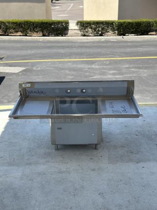 BRAND NEW! SCRATCH AND DENT! Regency - One Compartment Commercial Sink with 2 Drainboards.