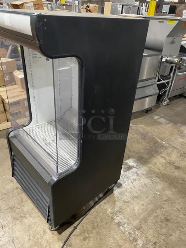 True Commercial Black Vertical Air-Curtain Refrigerated Open Grab-N-Go Merchandiser Display Case! Model: TAC-14GS SN:5175185! 115V 1 Phase! On Legs! - Image 4 of 7