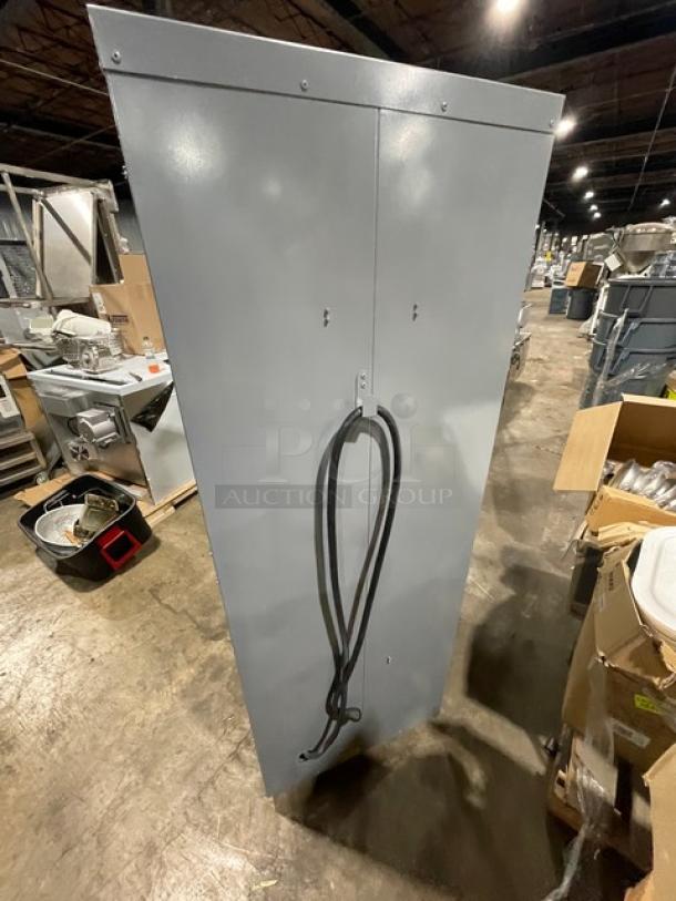 Carter Hoffmann Hot Logix Series Commercial Electric Powered Full Height Non-Insulated 18-Pan Heated Holding Cabinet! With Built In Pan Holding Rack! Model: HL1-18-9 SN: 052015556750! 120V 1 Phase! On Casters! - Image 4 of 8