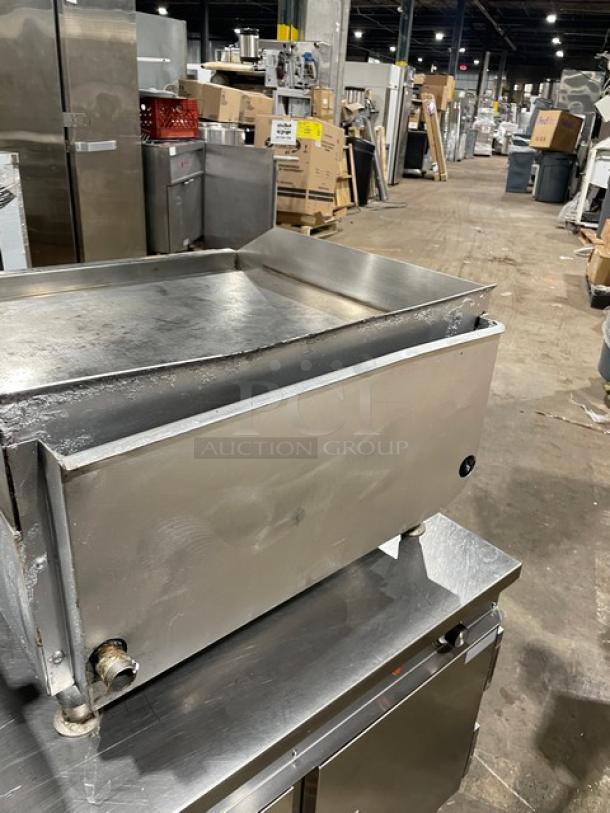 APW Wyott Champion Cook Series Commercial Stainless Steel Natural Gas Powered 24" Countertop Flat Griddle! With Snap-Action Thermostatic Controls & 1" Thick Smooth Polished Steel Griddle Plate! With Back & Side Splash! On Legs! - Image 4 of 7