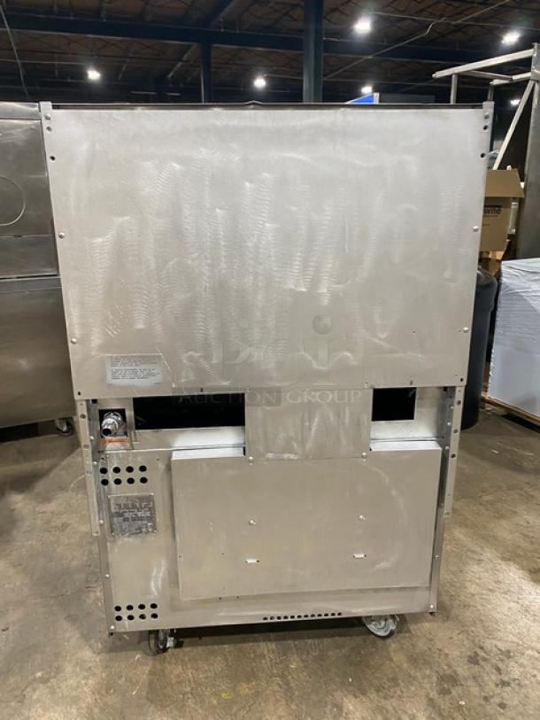 Vulcan Commercial Stainless Steel Natural Gas Powered 6 Burner Range/Oven Combo! With Back Splash! With Wired Oven Rack! On Casters! - Image 3 of 9