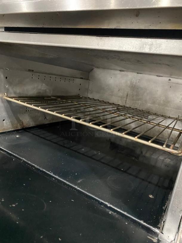 Vulcan Commercial Stainless Steel Natural Gas Powered 6 Burner Range/Oven Combo! With Back Splash! With Wired Oven Rack! On Casters! - Image 7 of 9