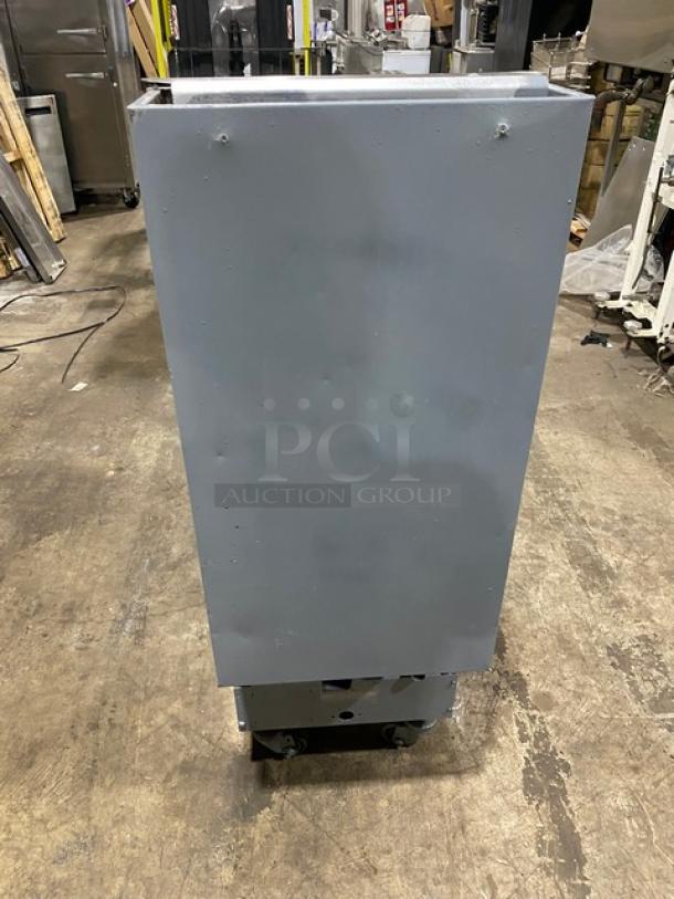 Pitco Commercial Stainless Steel Natural Gas Powered Deep Fat Fryer! With Back Splash & Basket Hanger! With Frying Baskets! On Casters! - Image 3 of 9