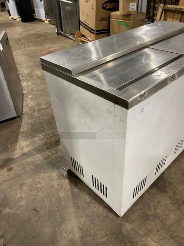Summit Commercial White Manual Defrost Back Bar Chest Cooler! With Double Stainless Steel Sliding Lids! Model: SCFR100MAN SN: 2017-03-1083! 120V! On Legs! - Image 2 of 8
