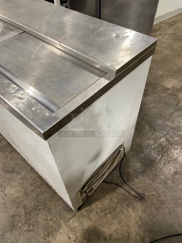 Summit Commercial White Manual Defrost Back Bar Chest Cooler! With Double Stainless Steel Sliding Lids! Model: SCFR100MAN SN: 2017-03-1083! 120V! On Legs! - Image 3 of 8
