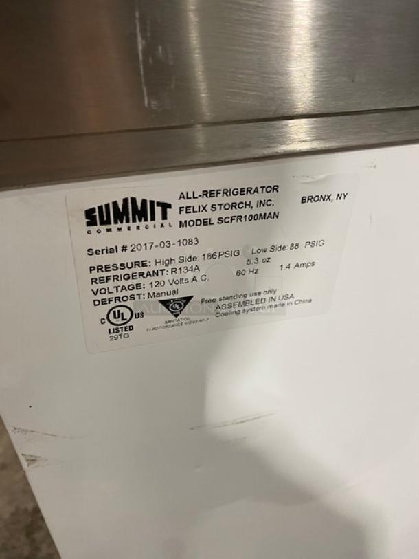Summit Commercial White Manual Defrost Back Bar Chest Cooler! With Double Stainless Steel Sliding Lids! Model: SCFR100MAN SN: 2017-03-1083! 120V! On Legs! - Image 5 of 8