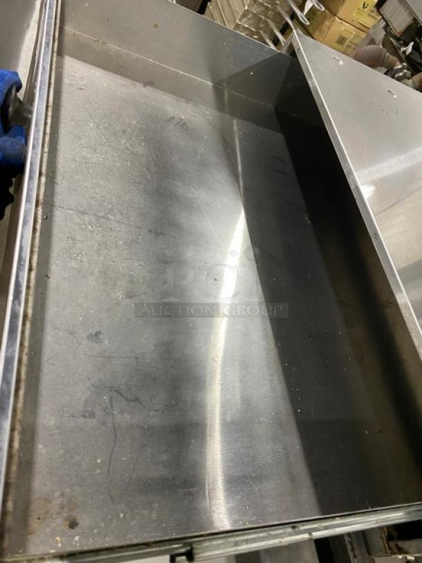 Commercial Stainless Steel Electric Powered Countertop Fresh Buns Style Bun Warmer! With Black Tongs Attached! - Image 5 of 6