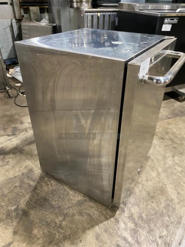Ice Jungle Commercial Stainless Steel Single Door 24" Outdoor Refrigerator! With Poly Coated Wire Rack! Model: C150-SD! 115V! - Image 2 of 7