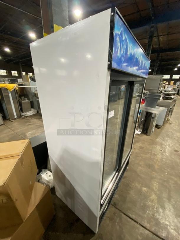 Everest Commercial White Double Glass Sliding Door Reach In Merchandiser Refrigerator! With Poly Coated Wire Racks! Model: EMGR48 SN: BMGR4806010028! 115V 1 Phase! - Image 3 of 8