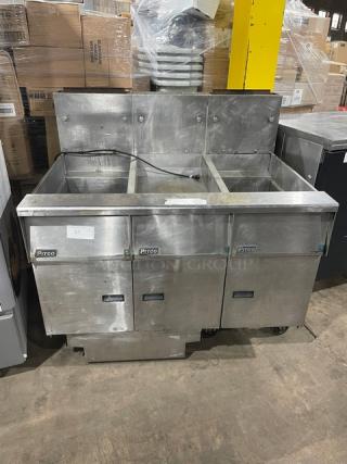 Pitco Commercial Stainless Steel Natural Gas Powered 40-Lb. Triple-Bay Deep Fat Fryer System! With Back Splash! Model: SG14 SN: G10BB003856! 115V! On Casters!