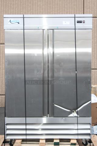 BRAND NEW SCRATCH-N-DENT! Avantco SS-2R-HC 54" Stainless Steel Solid Door Reach-In Refrigerator, 115 Volts	6.2 Amps	1 Phase	516 Watts. SERIAL#483314890. Front Right Door is Dented. In Working Order.
