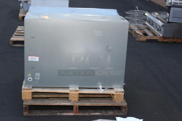 BRAND NEW SCRATCH-N-DENT!  Omcan 40636 Electric Countertop 27 5/8" Double Deck Entry Max Series Pizza Oven - 220V, 3 Phase, 11.2 kW.  SERIAL#0310554. IN WORKING ORDER. Unit is dented. - Image 4 of 7