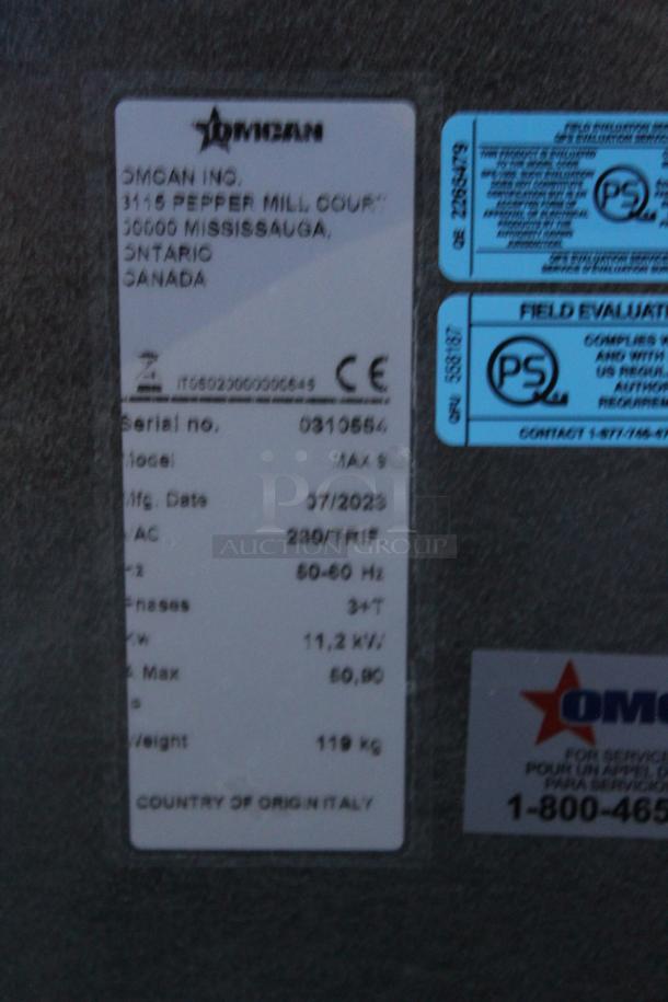 BRAND NEW SCRATCH-N-DENT!  Omcan 40636 Electric Countertop 27 5/8" Double Deck Entry Max Series Pizza Oven - 220V, 3 Phase, 11.2 kW.  SERIAL#0310554. IN WORKING ORDER. Unit is dented. - Image 5 of 7