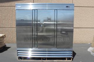 BRAND NEW SCRATCH-N-DENT! Avantco SS-3R-HC 81 5/16" Stainless Steel Solid Door Reach-In Refrigerator, 115 Volts	7.2 Amps	1 Phase	720 Watts. Serial Number: 843670371 7067 2411. Dent on middle door.