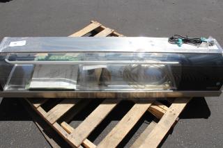 BRAND NEW SCRATCH-N-DENT! Hoshizaki HNC-150BA-R-SLH Curved Glass Refrigerated Sushi Display Case 59" - Right Side Compressor, 115v, 1Ph.	Serial Number: P000998C. Glass is cracked.