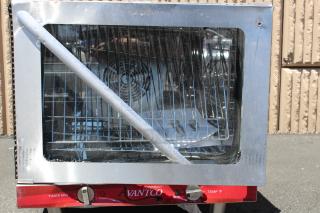 BRAND NEW SCRATCH-N-DENT! Avantco CO-28M Half Size Countertop Convection Oven, 2.3 cu. ft. - 208/240V, 2100/2800W. S/N: CO28M23090059 Unit is damaged.