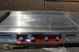 BRAND NEW SCRATCH-N-DENT! Avantco EG48N 48" Electric Countertop Griddle - 208/240V, 10482W-14000W. Missing Power Cord.