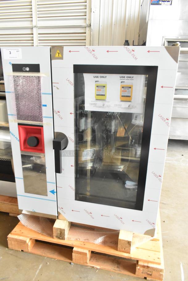Brand new Blodgett AETG101R stainless steel combi convection oven, natural gas, in scratch and dent condition.