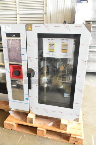 Brand new Blodgett AETG101R stainless steel combi convection oven, natural gas, in scratch and dent condition.